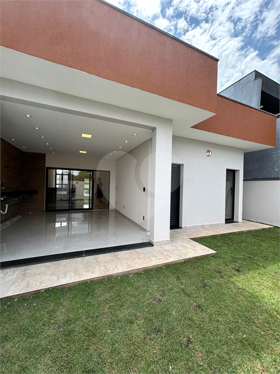 Casa à venda com 3 quartos, 166m² - Foto 1