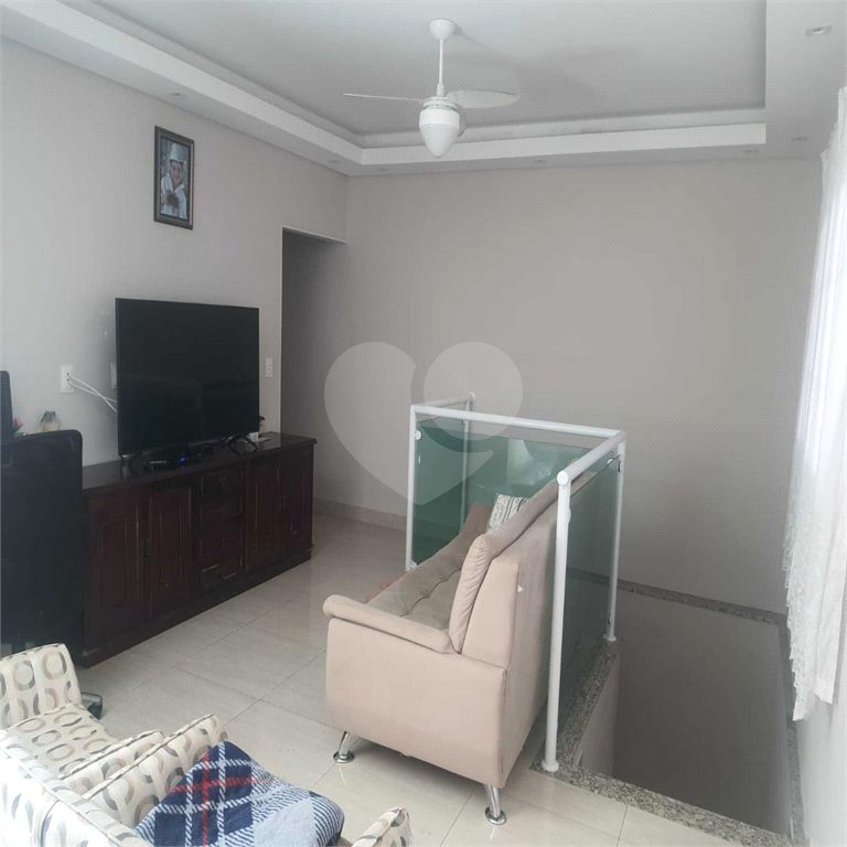 Casa à venda com 3 quartos, 180m² - Foto 1