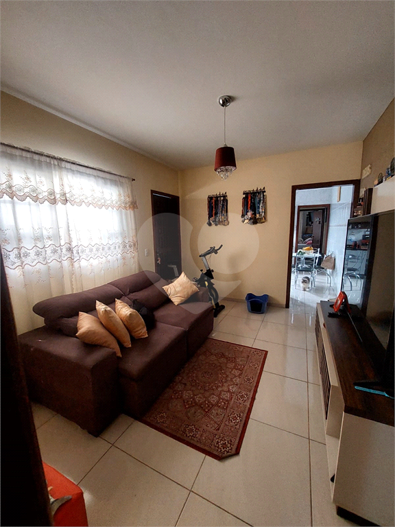 Casa à venda com 2 quartos, 73m² - Foto 1