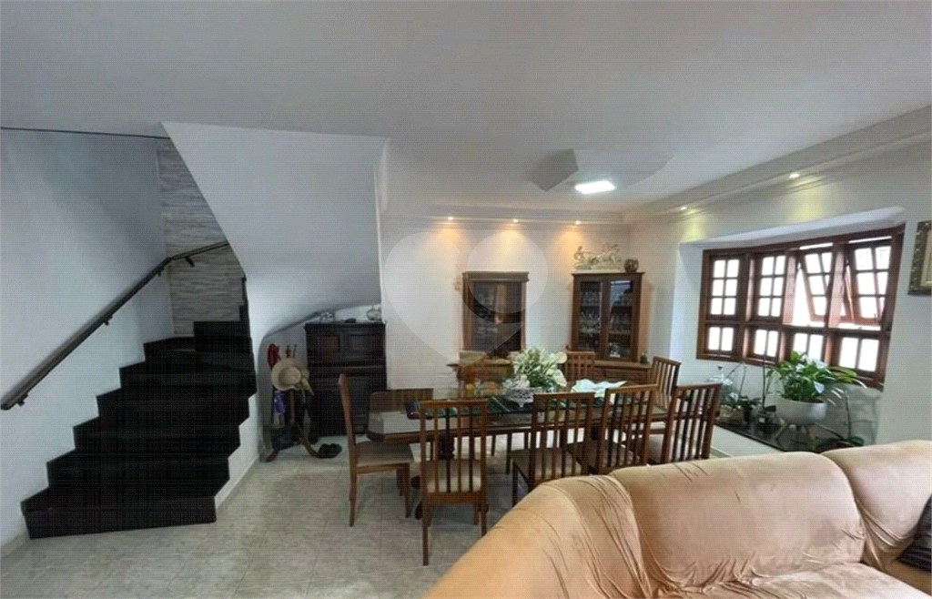Casa à Venda 300m²| 3 Suítes| Churrasqueira| Piscina| 5 Vagas na Vila Maria