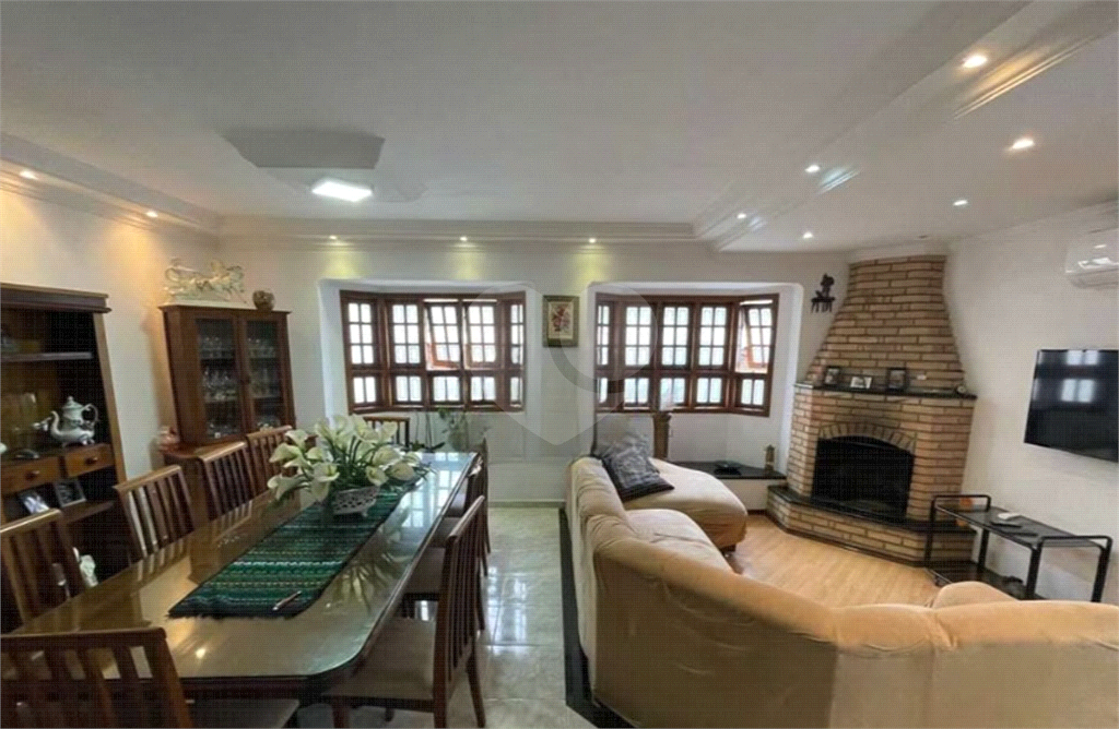 Casa à Venda 300m²| 3 Suítes| Churrasqueira| Piscina| 5 Vagas na Vila Maria