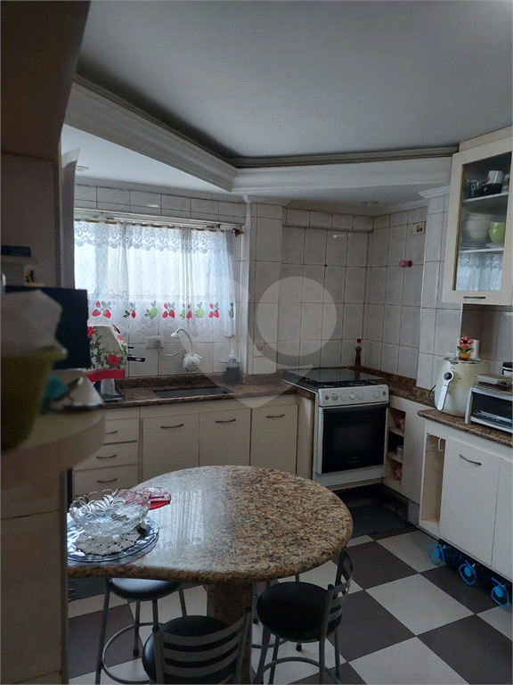 Apto Amplo Jd Sao Paulo, 02 dorimit, Sala com Sacada, 01 wc.  Cozinha Ampla. 02 Vagas 