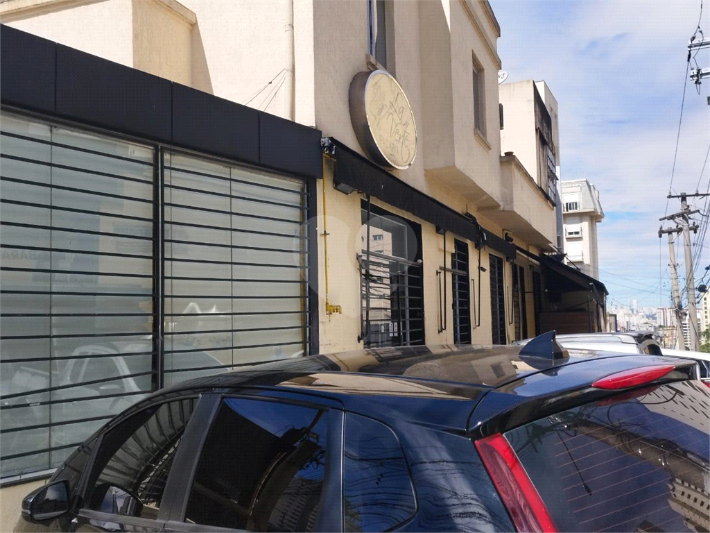 Prédio Comercial de Esquina: Visibilidade, Funcionalidade e Oportunidade Única para Negócios!