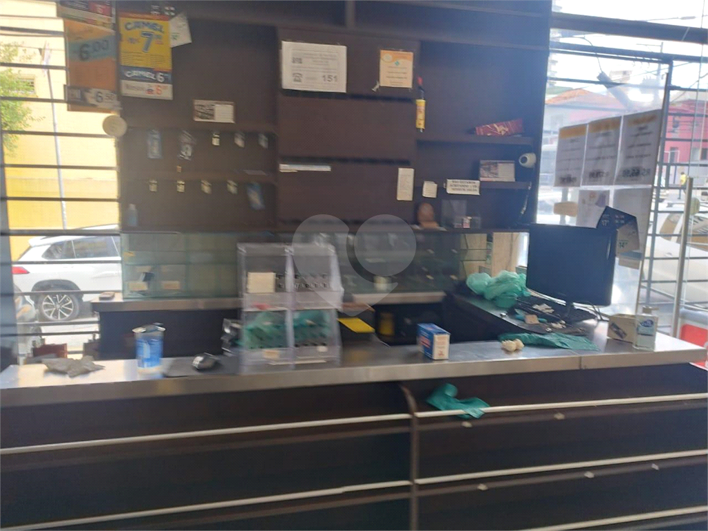 Prédio Comercial de Esquina: Visibilidade, Funcionalidade e Oportunidade Única para Negócios!