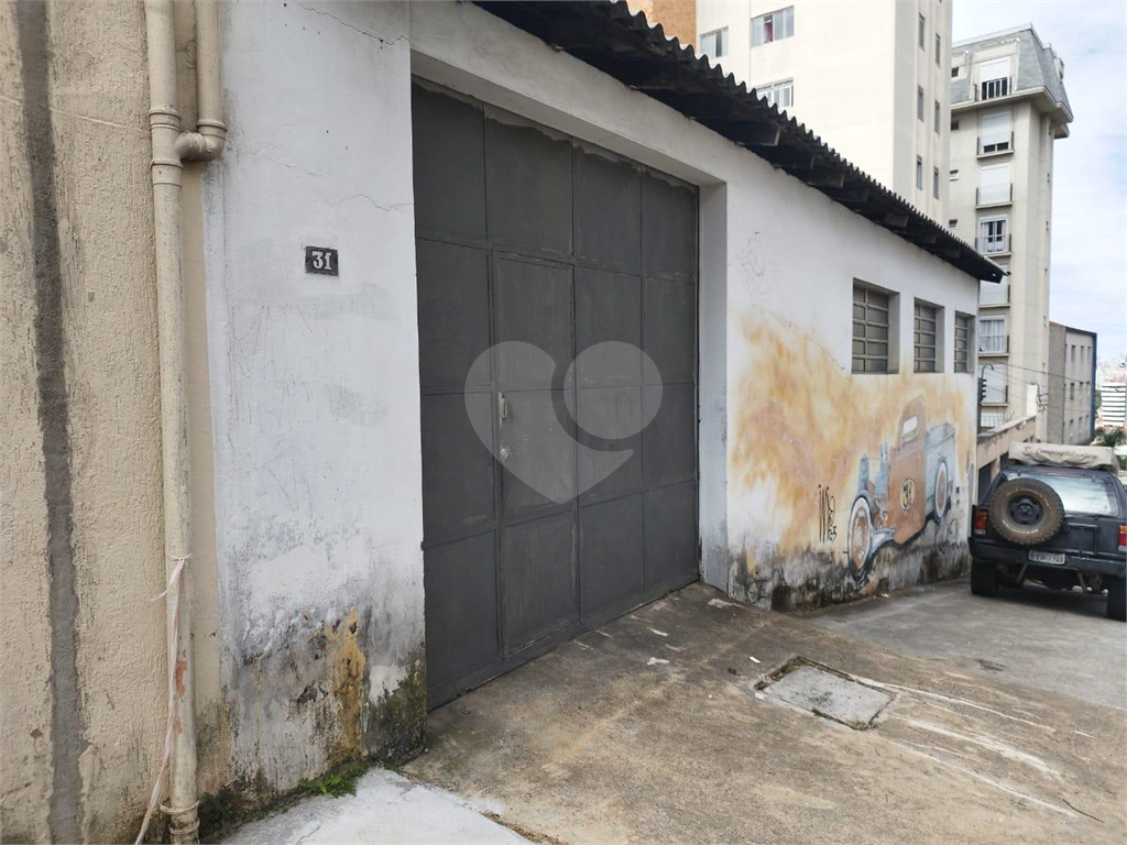 Prédio Comercial de Esquina: Visibilidade, Funcionalidade e Oportunidade Única para Negócios!