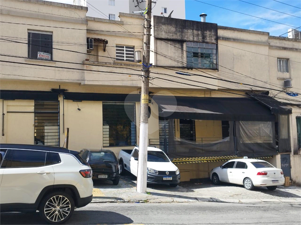 Prédio Comercial de Esquina: Visibilidade, Funcionalidade e Oportunidade Única para Negócios!