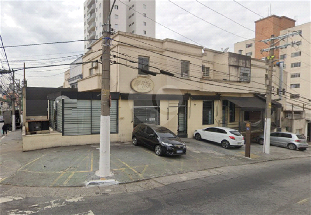 Prédio Comercial de Esquina: Visibilidade, Funcionalidade e Oportunidade Única para Negócios!