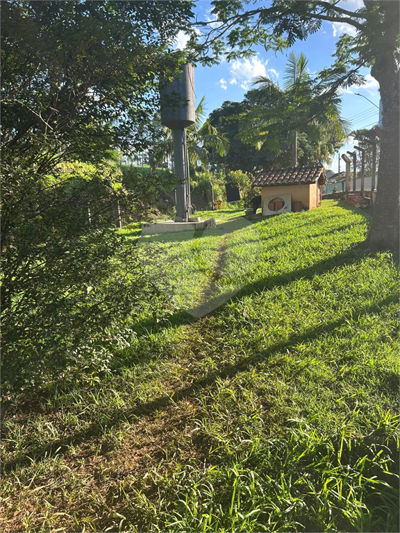 Chácara a Venda / 2.733 m2 / 6 suítes / 8 vagas em Barão de Ibitinga