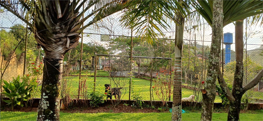 Chácara a Venda / 2.733 m2 / 6 suítes / 8 vagas em Barão de Ibitinga