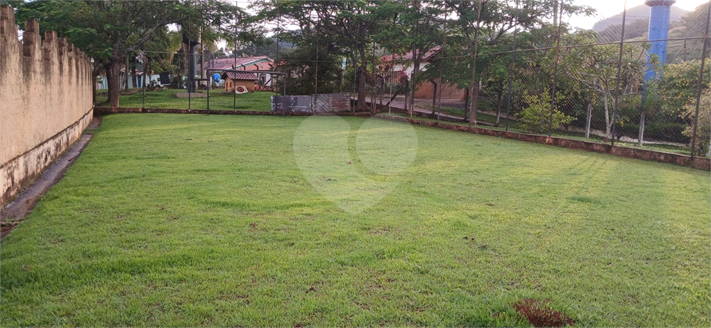 Chácara a Venda / 2.733 m2 / 6 suítes / 8 vagas em Barão de Ibitinga