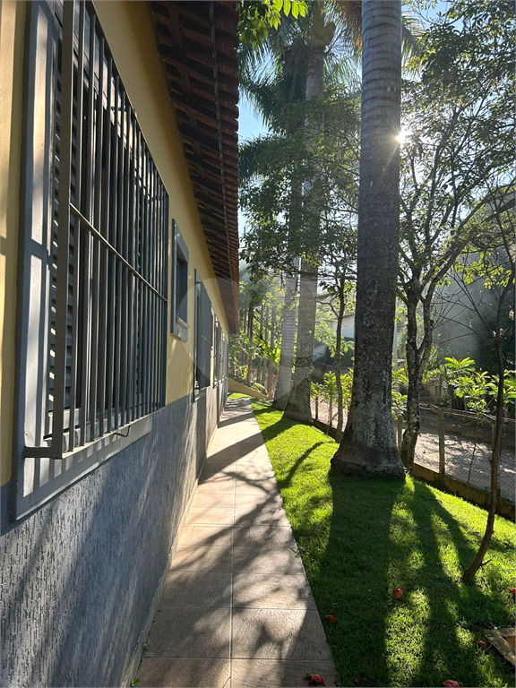 Chácara a Venda / 2.733 m2 / 6 suítes / 8 vagas em Barão de Ibitinga