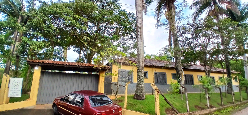 Chácara a Venda / 2.733 m2 / 6 suítes / 8 vagas em Barão de Ibitinga