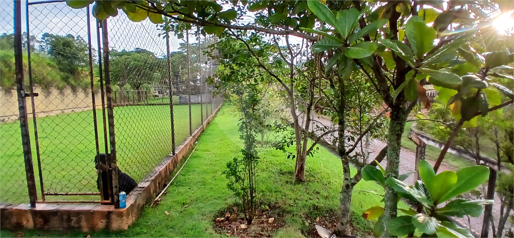 Chácara a Venda / 2.733 m2 / 6 suítes / 8 vagas em Barão de Ibitinga