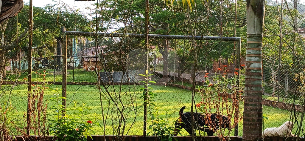 Chácara a Venda / 2.733 m2 / 6 suítes / 8 vagas em Barão de Ibitinga