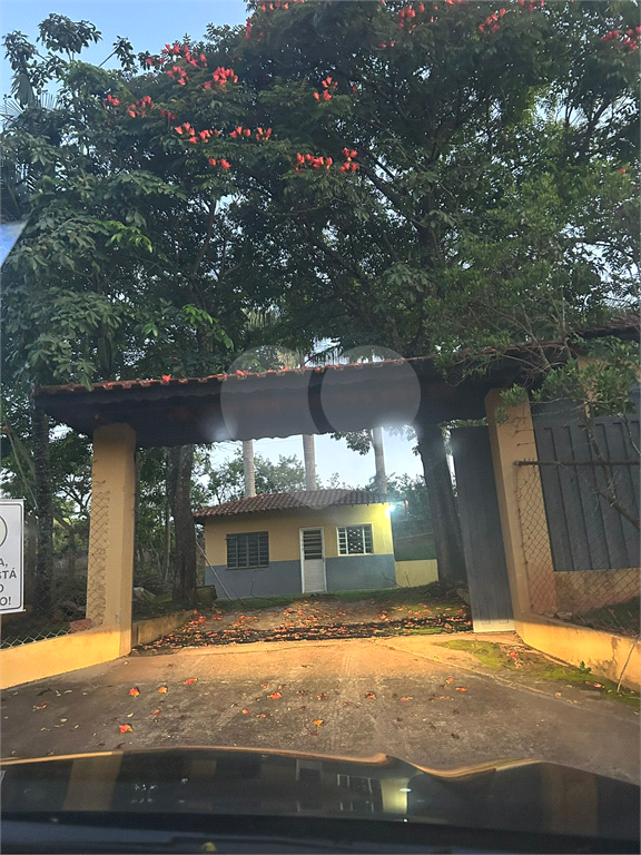 Chácara a Venda / 2.733 m2 / 6 suítes / 8 vagas em Barão de Ibitinga