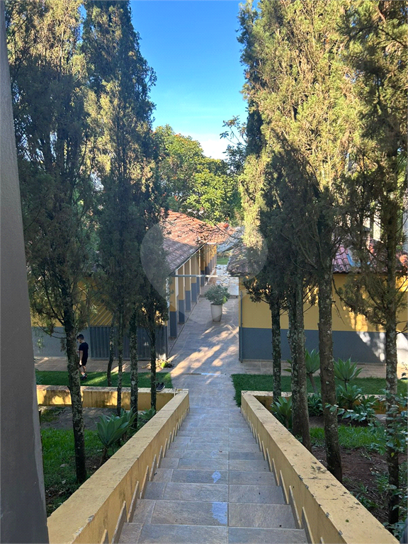 Chácara a Venda / 2.733 m2 / 6 suítes / 8 vagas em Barão de Ibitinga