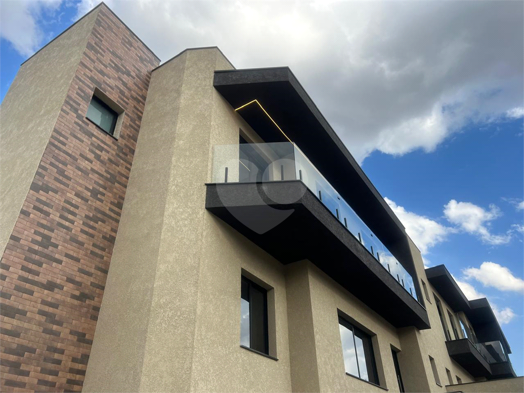 Sobrado recém construído, alto padrão, 3 dormitórios, 1 suite com sacada,, 4 vagas, piscina - Pirituba SP