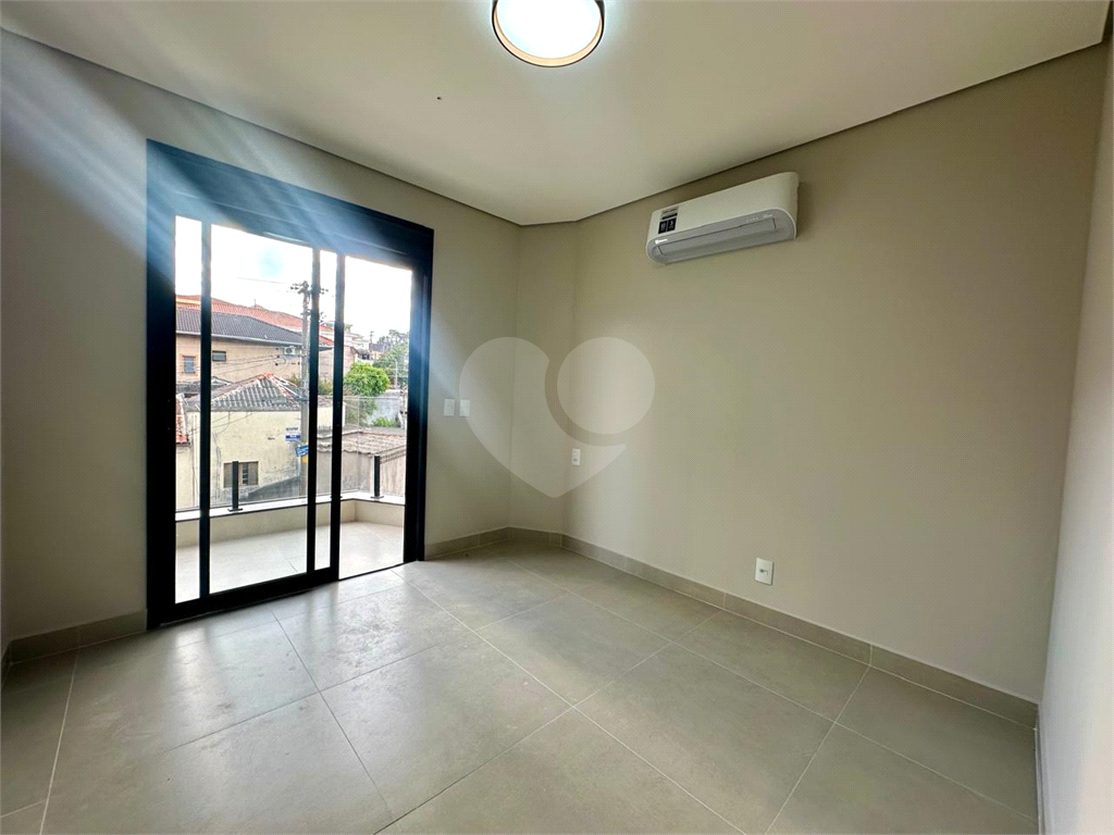 Sobrado em término de construção -Novo - 3 dormitorios - 4 vagas - Piritubba SP