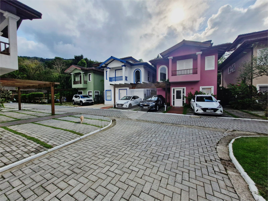 Sobrado à venda em condominio | 3 quartos sendo 3 suites | 136m² em Juquehy