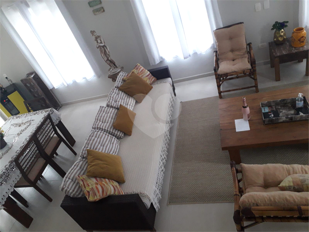 Sobrado à venda em condominio | 3 quartos sendo 3 suites | 136m² em Juquehy