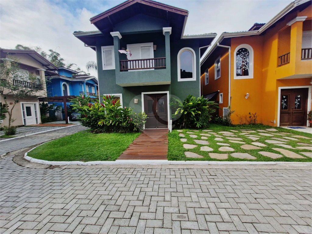Sobrado à venda em condominio | 3 quartos sendo 3 suites | 136m² em Juquehy