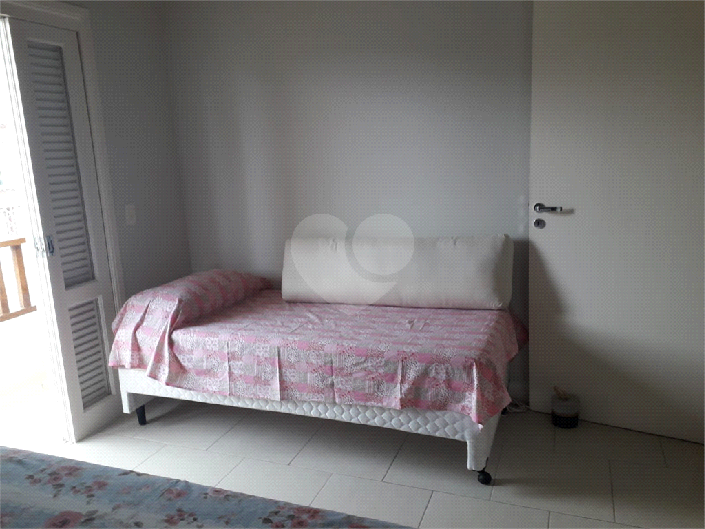 Sobrado à venda em condominio | 3 quartos sendo 3 suites | 136m² em Juquehy