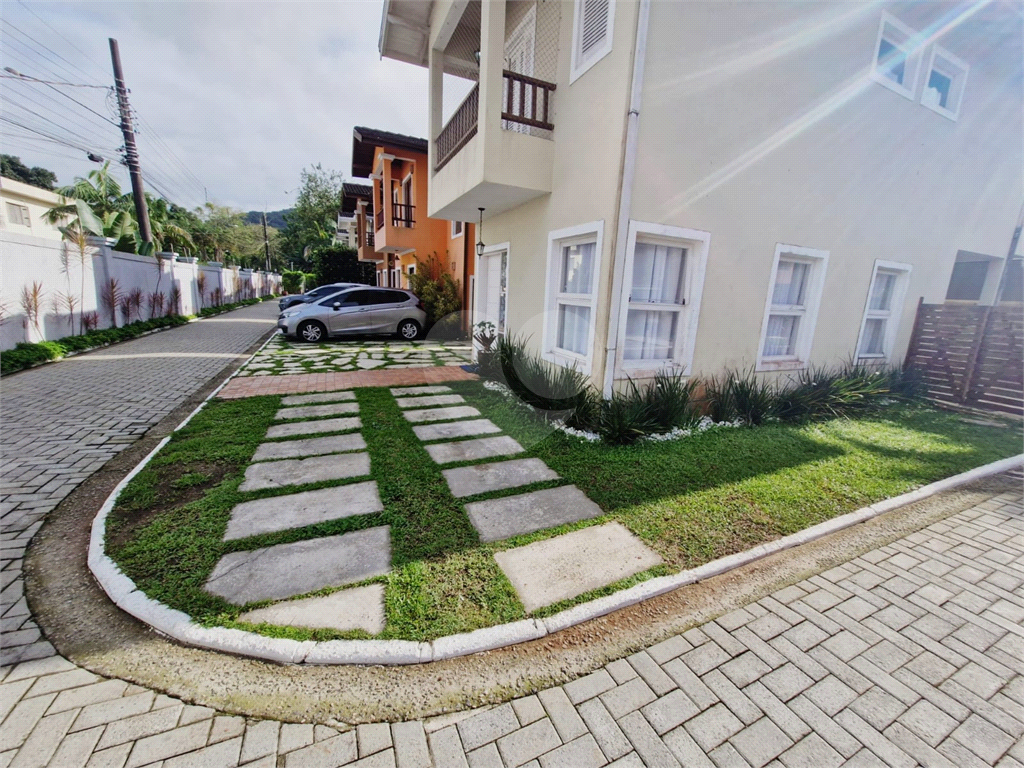Sobrado à venda em condominio | 3 quartos sendo 3 suites | 136m² em Juquehy