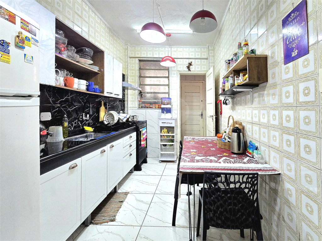 Apartamento para venda com 2 dormitórios 2 banheiros no Gonzaga, Santos -SP