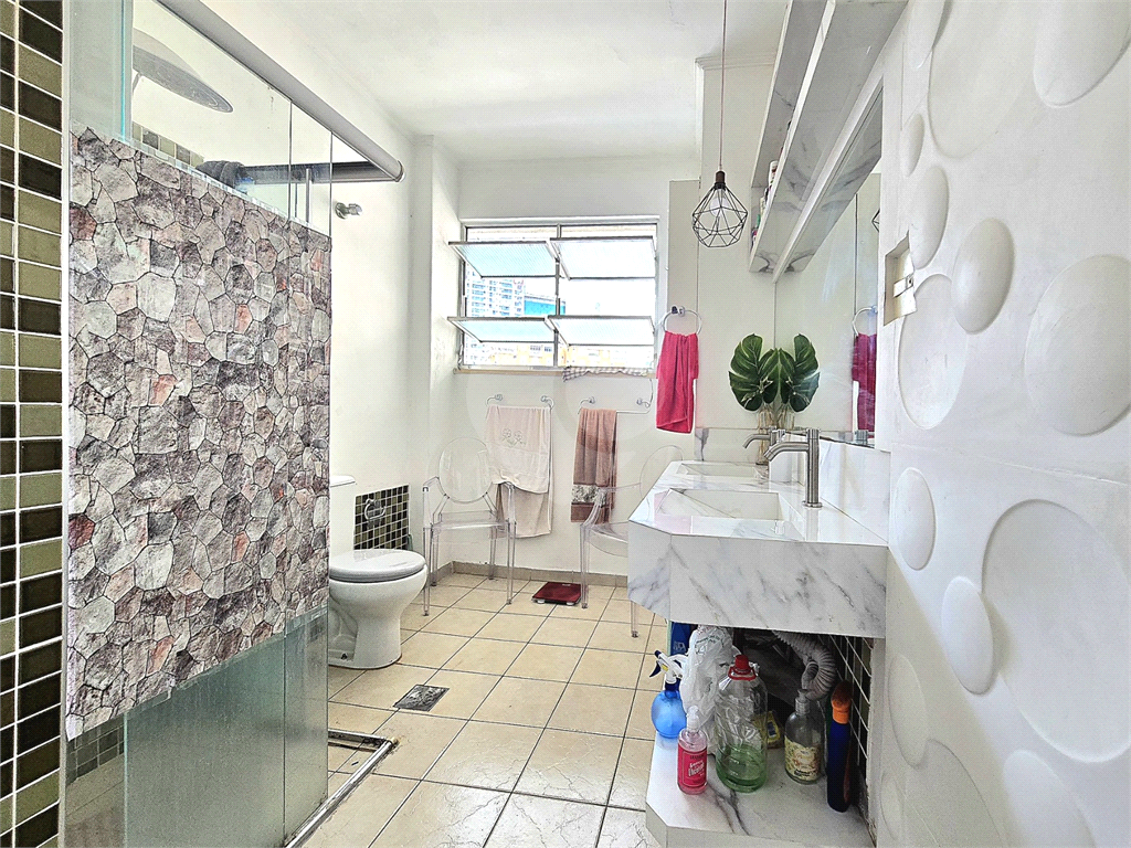 Apartamento para venda com 2 dormitórios 2 banheiros no Gonzaga, Santos -SP