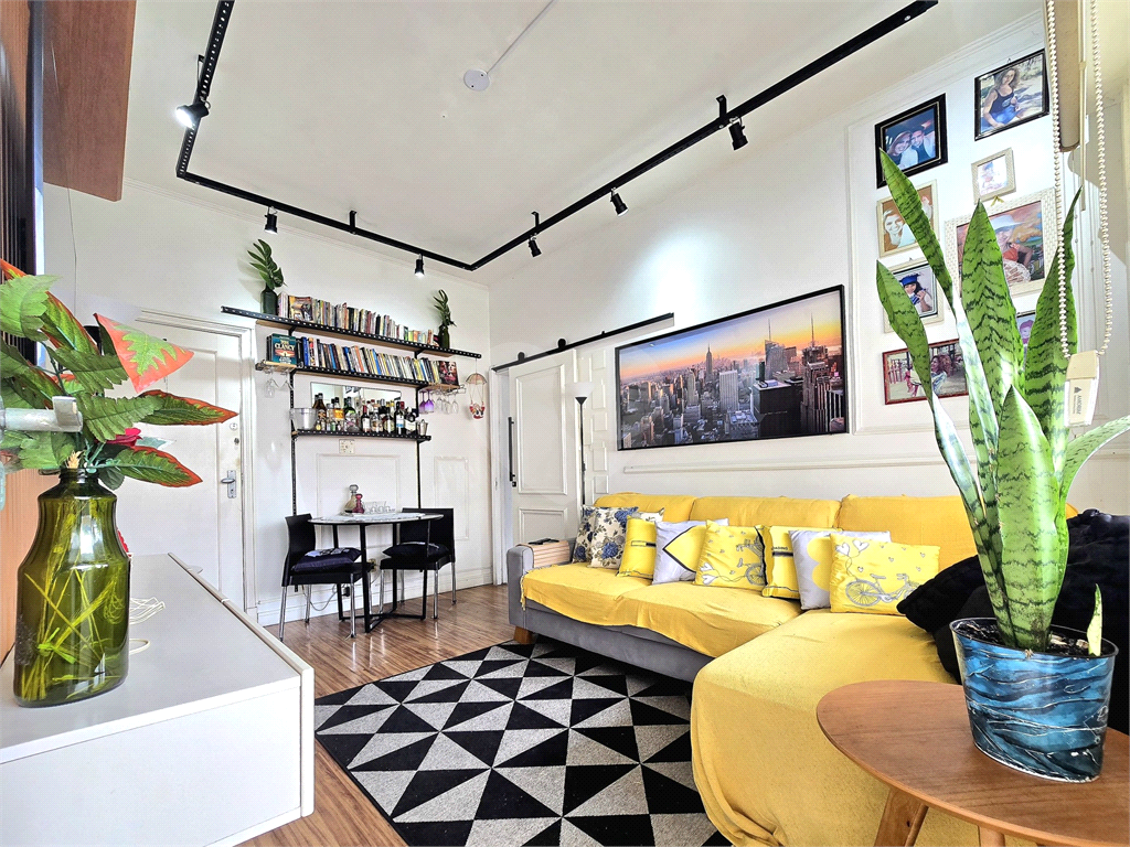 Apartamento para venda com 2 dormitórios 2 banheiros no Gonzaga, Santos -SP
