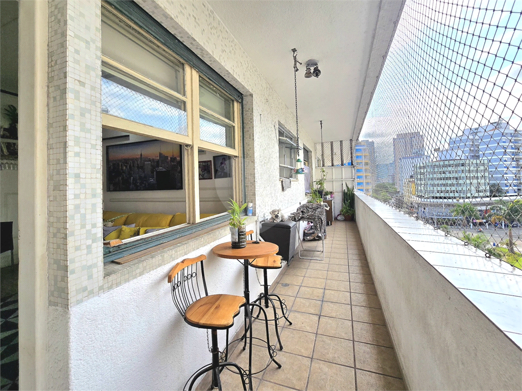 Apartamento para venda com 2 dormitórios 2 banheiros no Gonzaga, Santos -SP