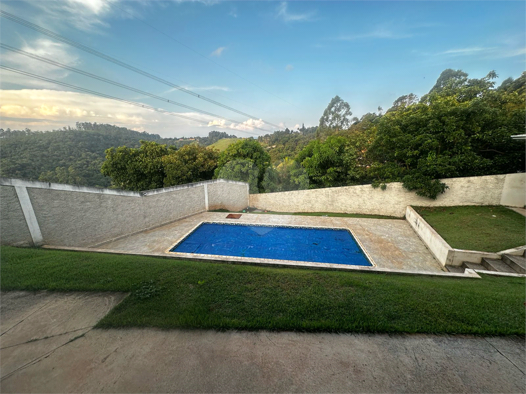 Casa terrea a venda com 03 quartos, piscina e churrasqueira,  recem construida  em Mairipora!