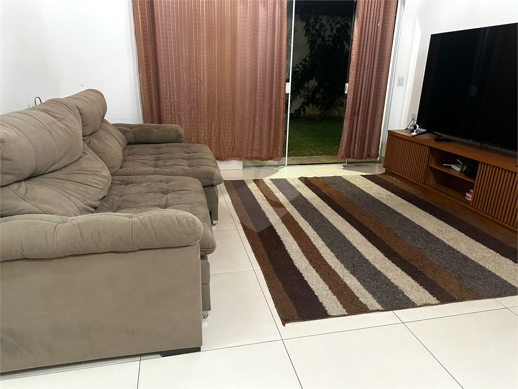 Casa terrea a venda com 03 quartos, piscina e churrasqueira,  recem construida  em Mairipora!
