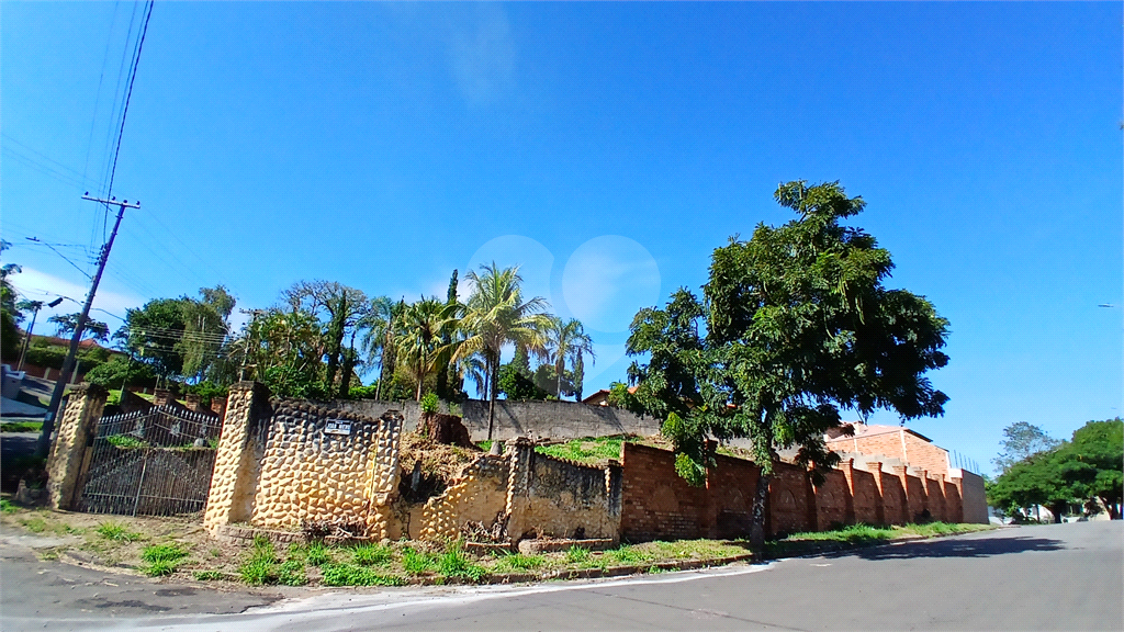 TERRENO DE ESQUINA