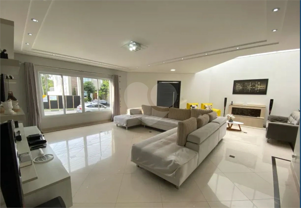 Casa em Condomínio de Alto Padrão no Reserva da Cantareira – 3 Suítes, Área Gourmet e 8 Vagas