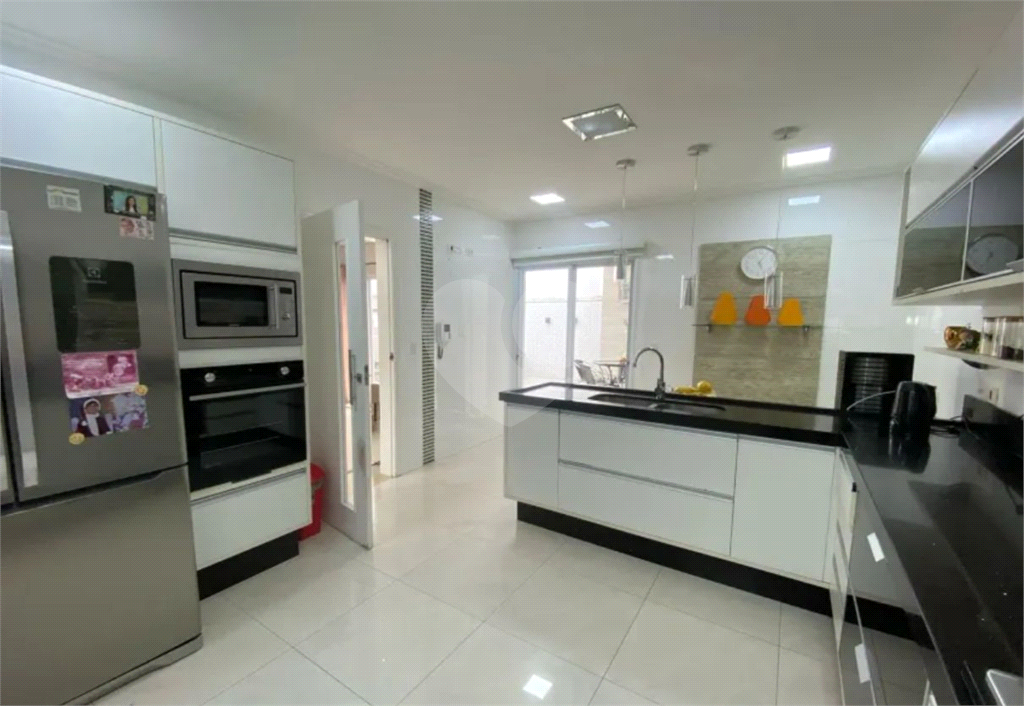 Casa em Condomínio de Alto Padrão no Reserva da Cantareira – 3 Suítes, Área Gourmet e 8 Vagas