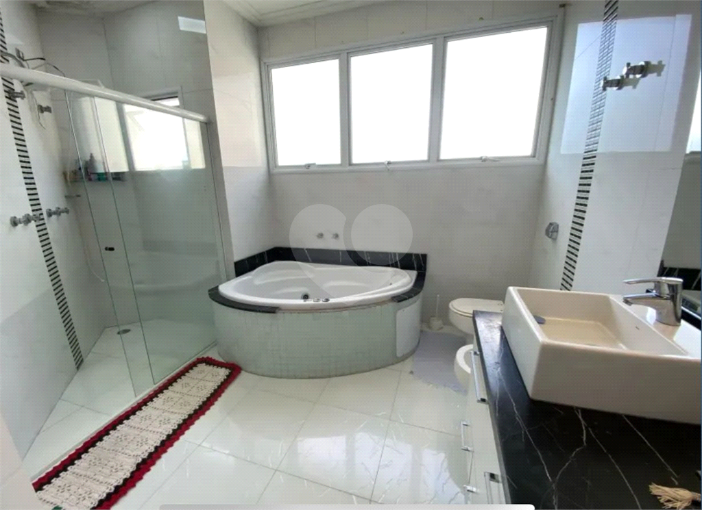 Casa em Condomínio de Alto Padrão no Reserva da Cantareira – 3 Suítes, Área Gourmet e 8 Vagas