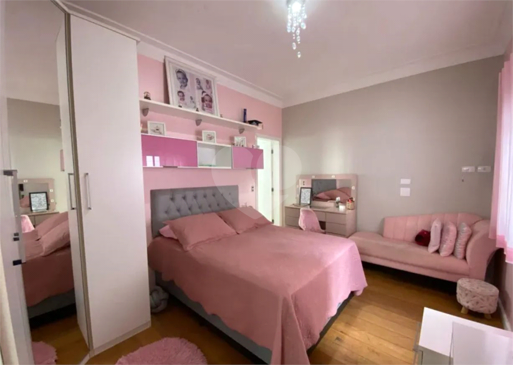 Casa em Condomínio de Alto Padrão no Reserva da Cantareira – 3 Suítes, Área Gourmet e 8 Vagas