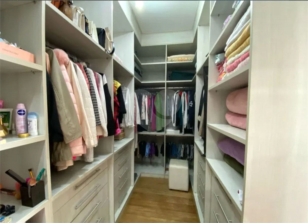 Casa em Condomínio de Alto Padrão no Reserva da Cantareira – 3 Suítes, Área Gourmet e 8 Vagas