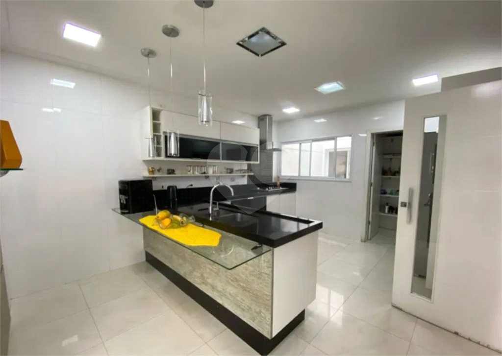 Casa em Condomínio de Alto Padrão no Reserva da Cantareira – 3 Suítes, Área Gourmet e 8 Vagas