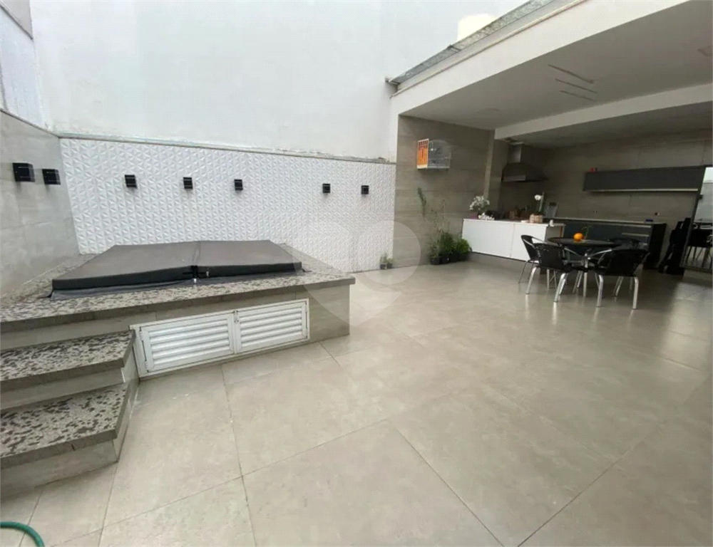 Casa em Condomínio de Alto Padrão no Reserva da Cantareira – 3 Suítes, Área Gourmet e 8 Vagas