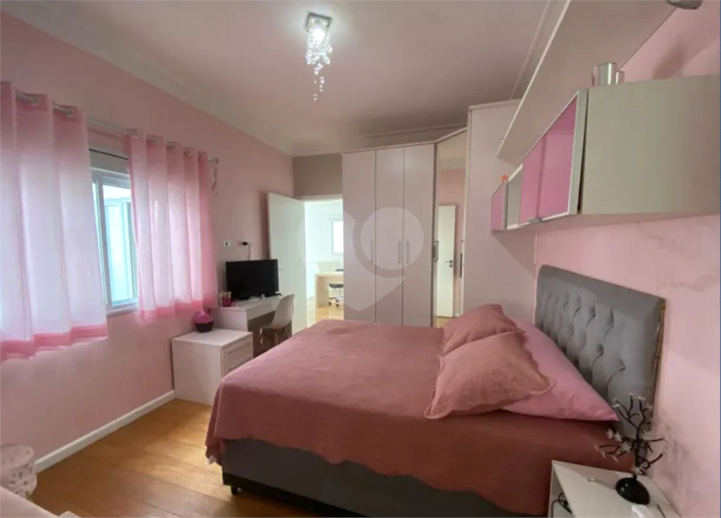 Casa em Condomínio de Alto Padrão no Reserva da Cantareira – 3 Suítes, Área Gourmet e 8 Vagas