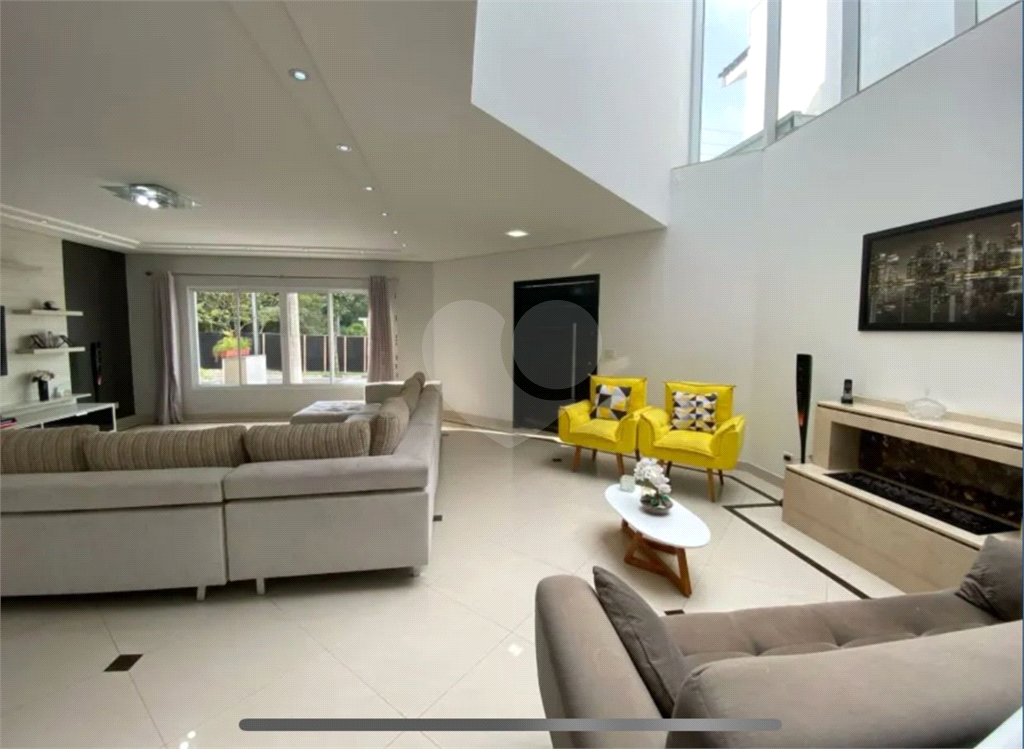 Casa em Condomínio de Alto Padrão no Reserva da Cantareira – 3 Suítes, Área Gourmet e 8 Vagas