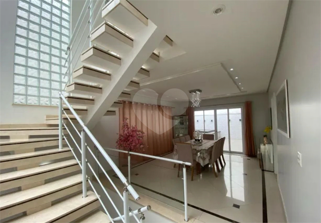 Casa em Condomínio de Alto Padrão no Reserva da Cantareira – 3 Suítes, Área Gourmet e 8 Vagas