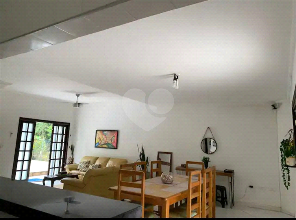 LINDO SOBRADO EM CONDOMINIO FECHADO
