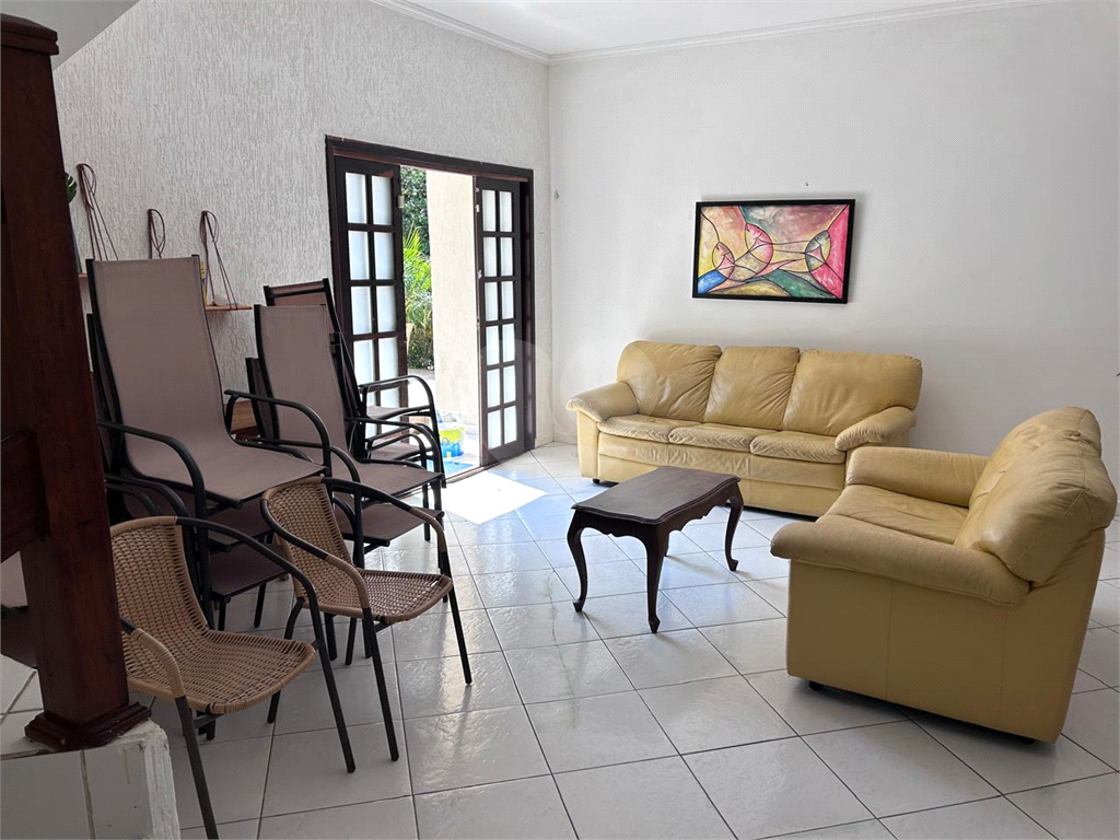 LINDO SOBRADO EM CONDOMINIO FECHADO