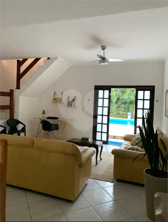 LINDO SOBRADO EM CONDOMINIO FECHADO