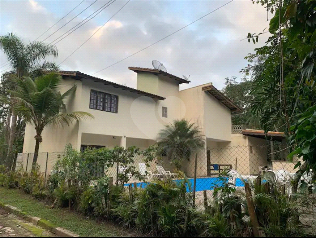 LINDO SOBRADO EM CONDOMINIO FECHADO