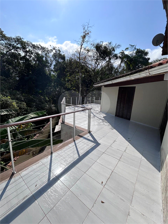 LINDO SOBRADO EM CONDOMINIO FECHADO