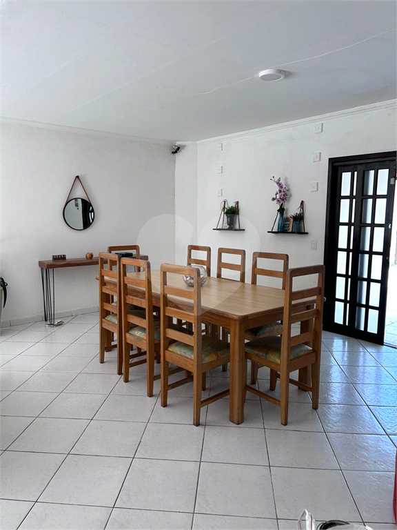 LINDO SOBRADO EM CONDOMINIO FECHADO
